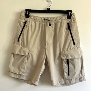 H&M Beige Nylon Relaxed  Fit Cargo Shorts with Black Accents Size Medium